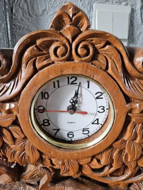 Unieke antieke handgesneden houten klok met olifanten