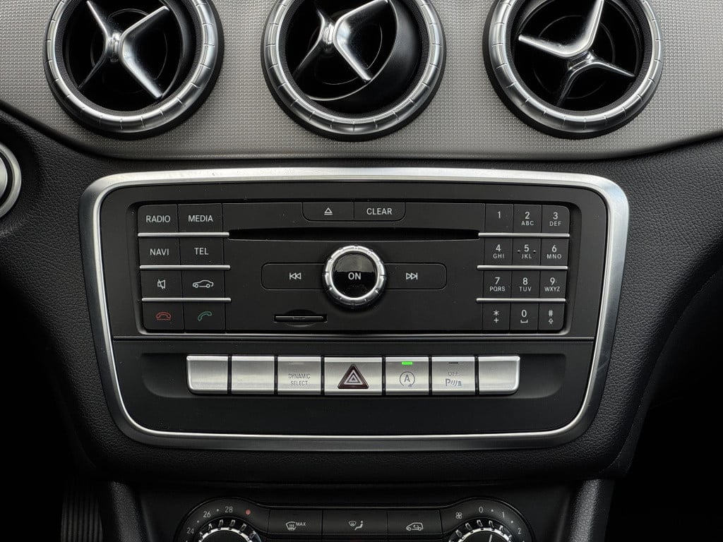 Mercedes-Benz Cla 180 ambition nl-auto! | panoramadak | navigatie full-map 