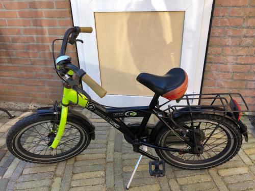 Jongens fietsje