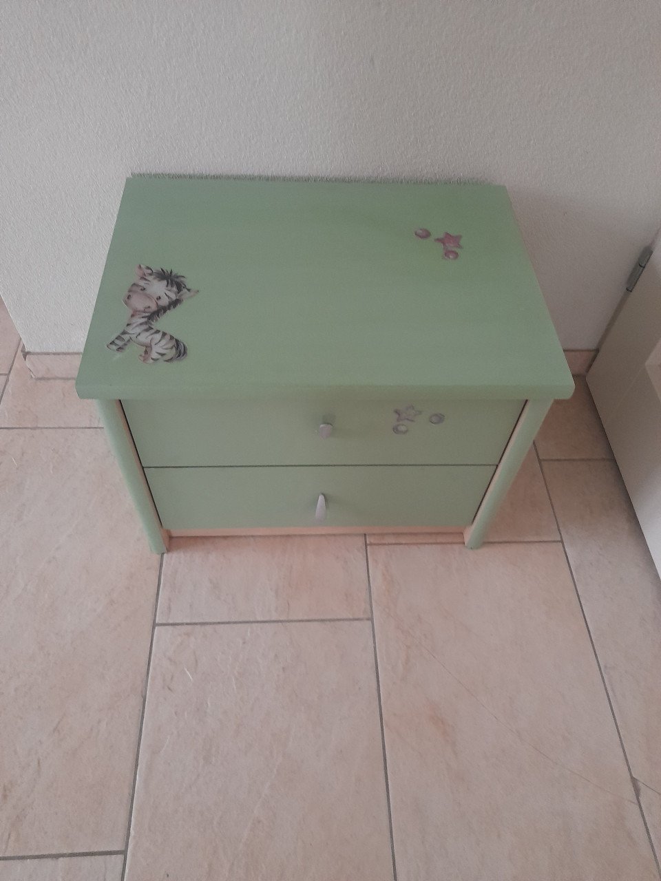 Leuk nachtkastje  55x40x 44H (in goede staat )