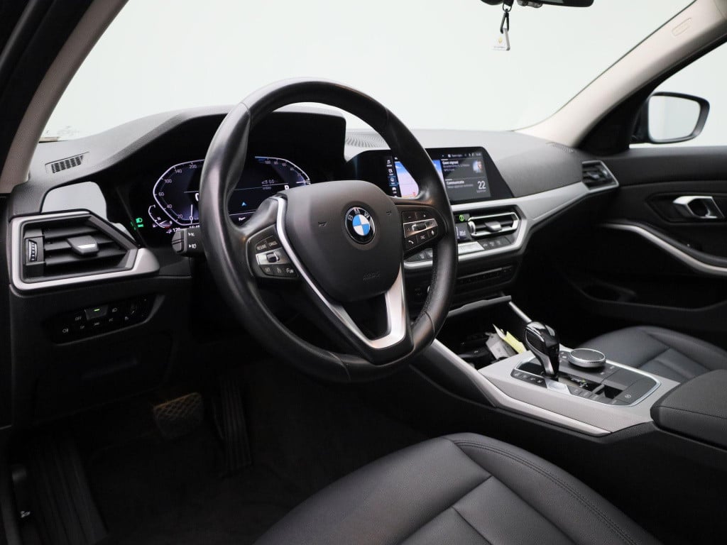 BMW 3-serie 330e high executive | automaat | lmv | navigatie | ledere | par