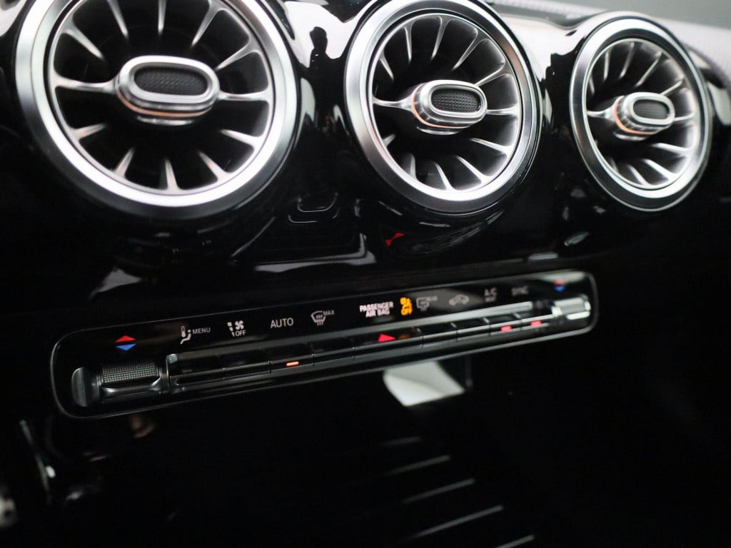 Mercedes-Benz A-Klasse 180 business solution amg | automaat | half leder | 