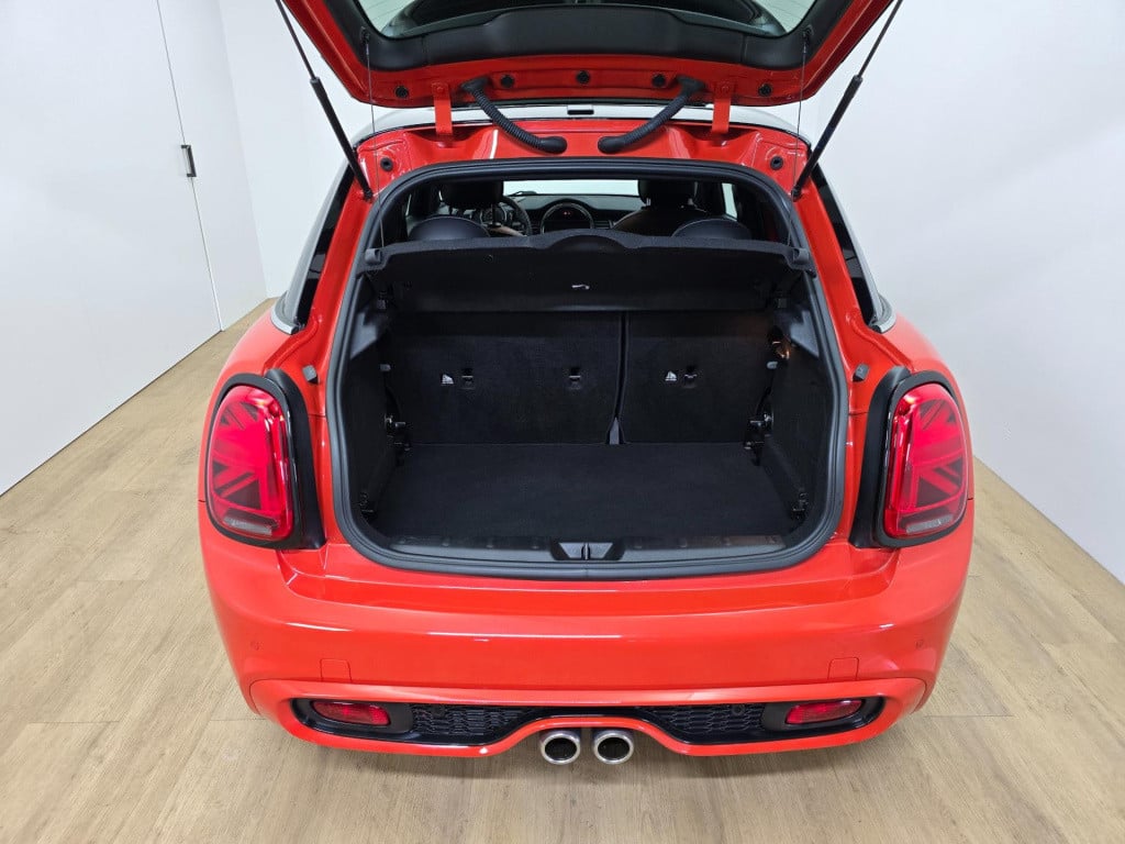 Mini Cooper mini occasion 2.0 automaat | 5 deurs en maar 1 van in nl | twee