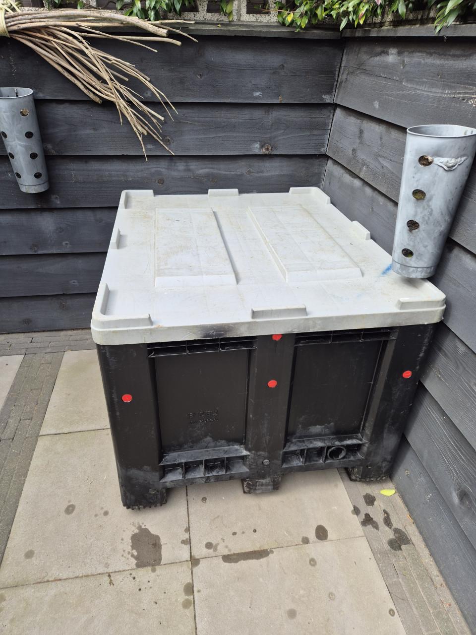 Palletbox kunststof 120x100x76cm gesloten, 3-sledes