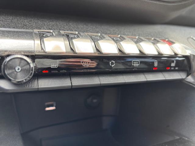 Peugeot 3008 allure 1.6turbo-165pk automaat(eat6) navi/camera/lmv18/keyless