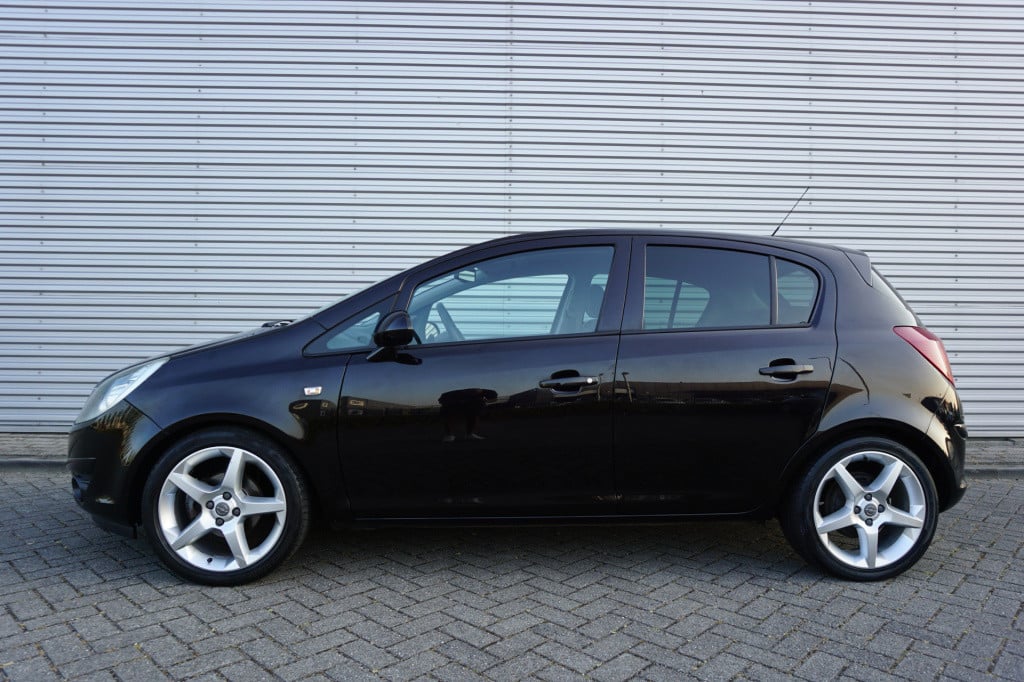 Opel Corsa 1.4-16v sport airco / cruise / elektr. ramen / trekhaak / nap