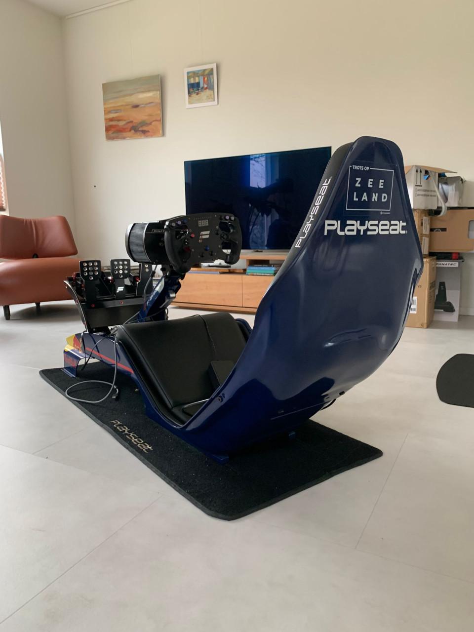 Complete fanatec sim racing set up, playseat F1