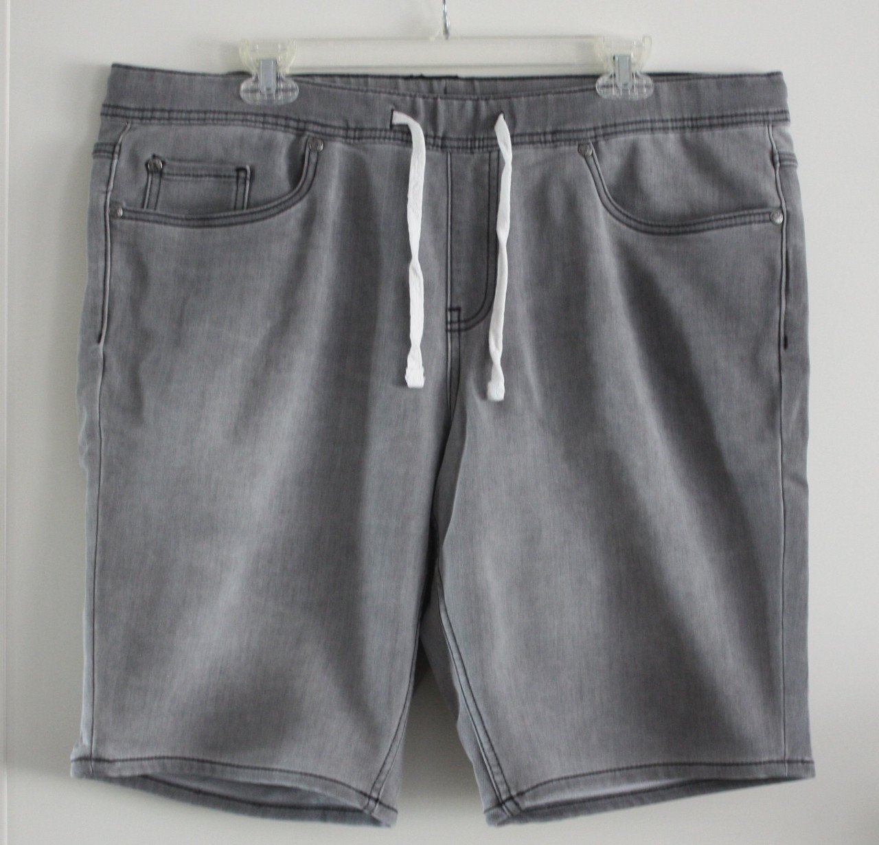 Grijze spijker korte broek maat 56