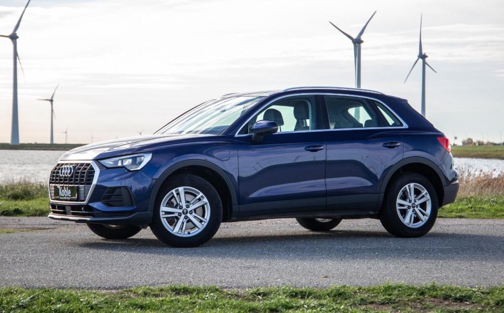 Audi Q3 45 tfsi e edition automaat / plug in hybrid / stoelverwarming / lee