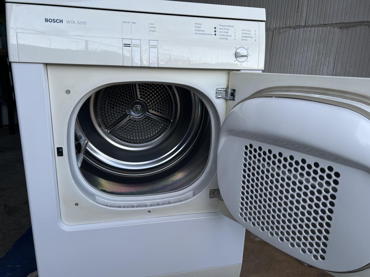 Bosch Droger schoon nauwelijks gebruikt werkt uitstekend
