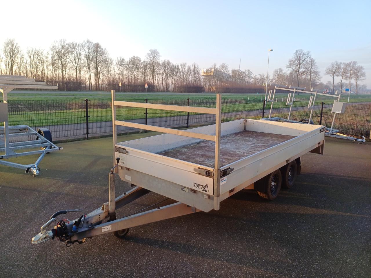 Henra plateauwagen met rijplaten 400x185 2700KG