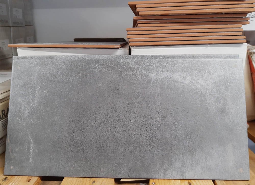 3035-234 ca 18 m² antraciet tegels voor de wand, 25x50 cm, nu voor