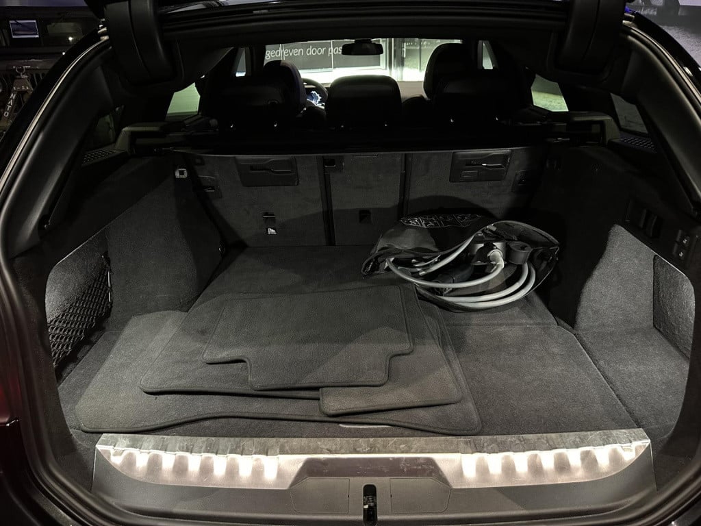 BMW 3-serie touring 330e xdrive *pano*360camera*sportstoelen*laser*eibach*