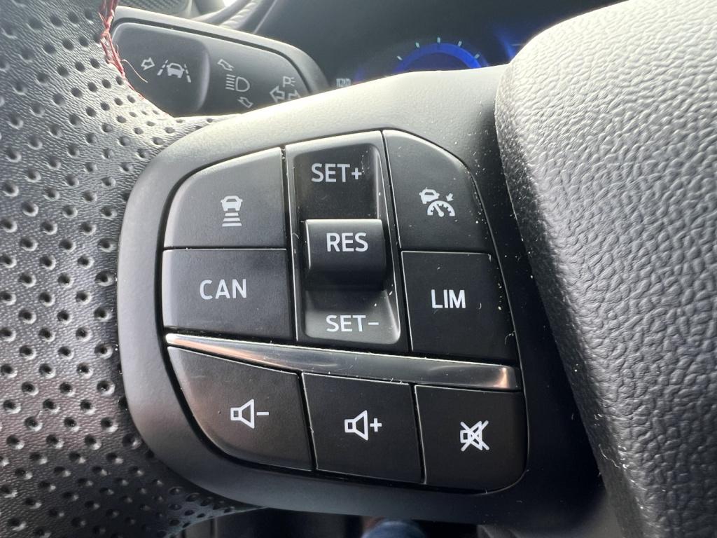 Ford Puma 1.0i ecoboost hybrid 125pk st-line x , voorruitverwarming , stoel