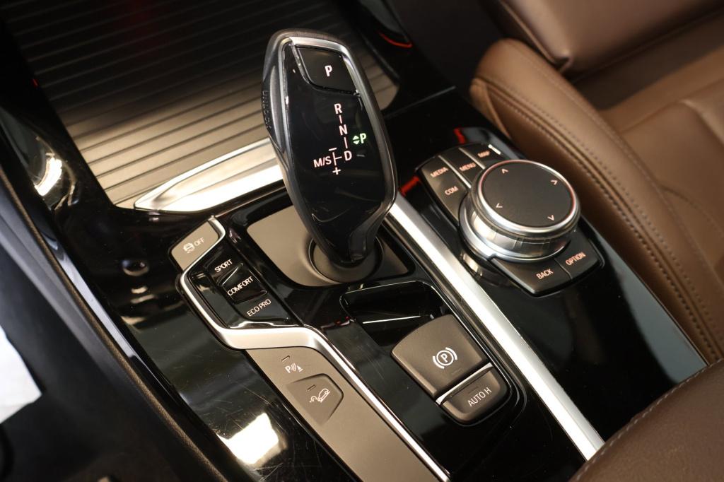 BMW X3 xdrive20i high executive nl auto, pano, trekhaak, stoelverw, led, el