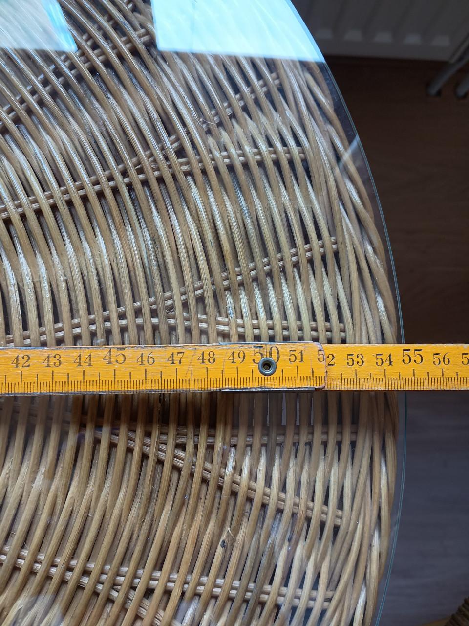 Te koop: set van 2 stoeltjes met tafel