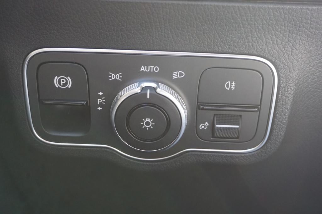 Mercedes-Benz B-Klasse 180 business solution amg l trekhaak l mbux l stoelv