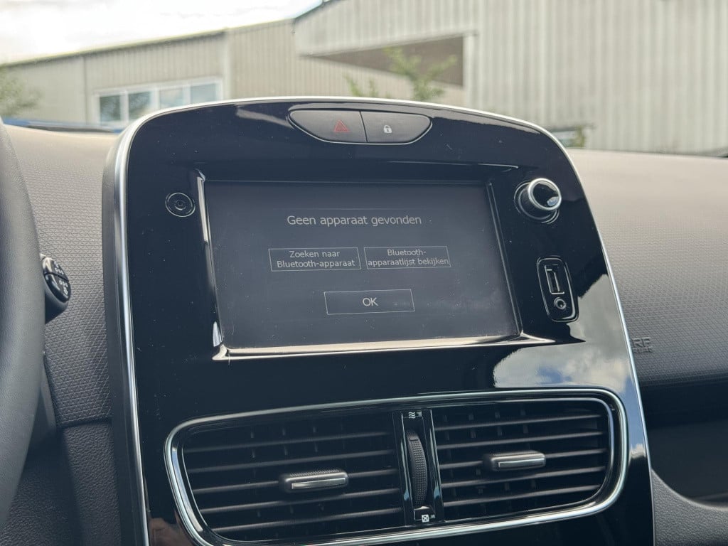Renault Clio 0.9 tce limited | navigatie | cruise control | park. sensor | 