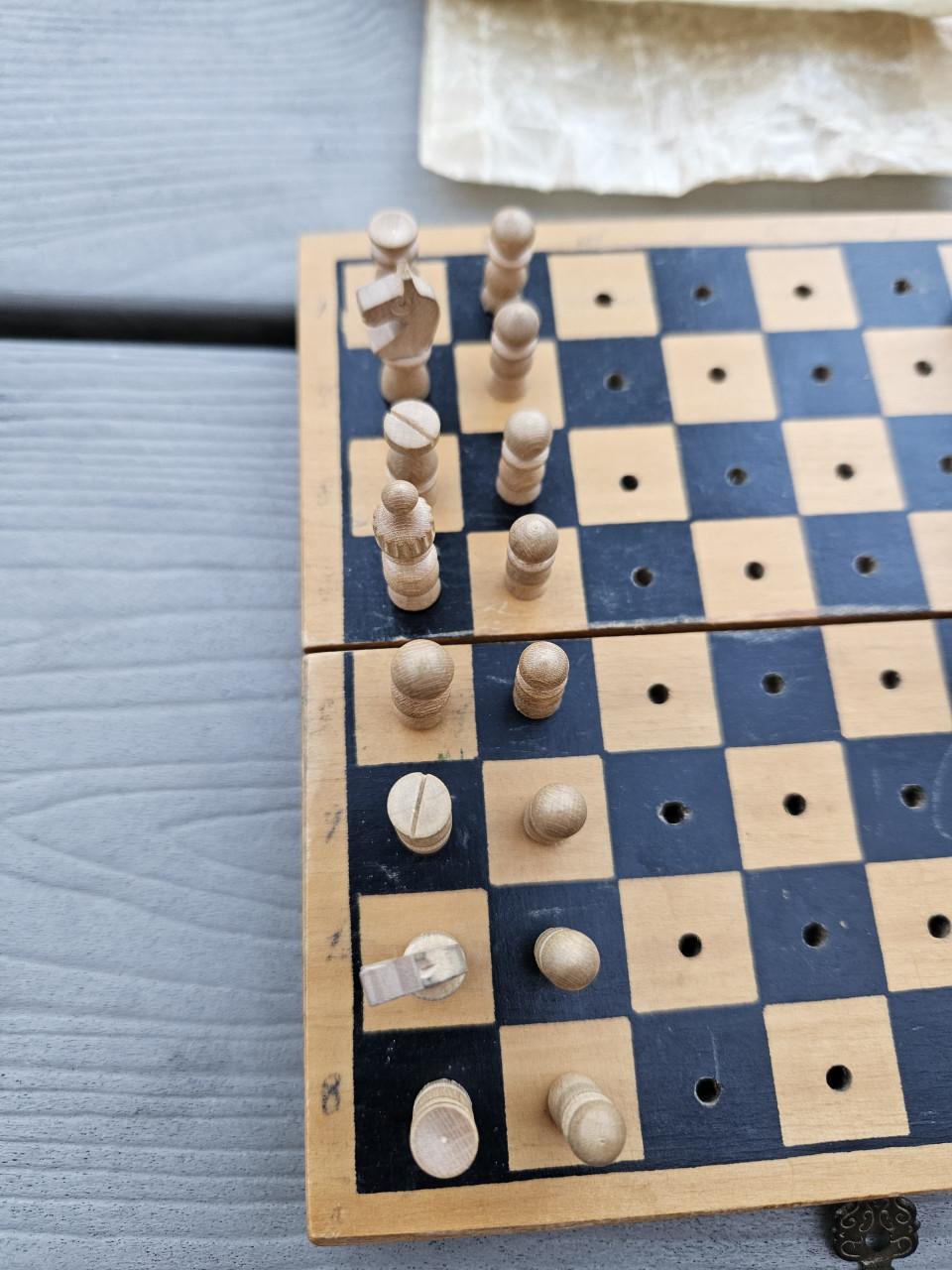 Vintage klein reis Schaakspel philos houten bord en stukken