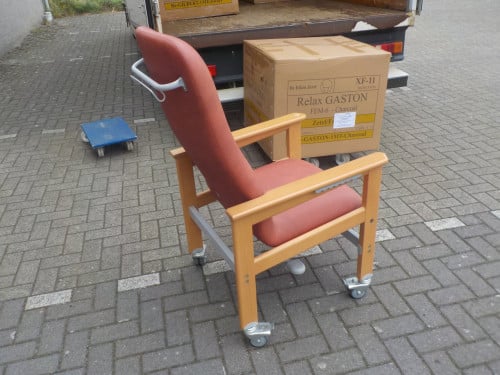 Relax fauteuil in zeer goede staat op zeer stevige wielen