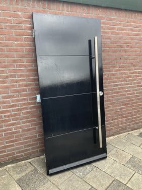Dichten voordeur met rvs deurgreep