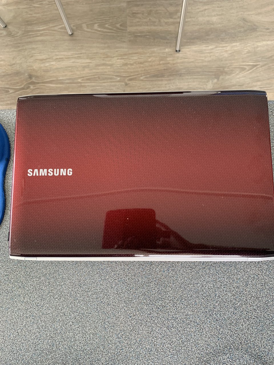 Samsung 17” laptop met 250 g SSD en intel i3 processor en Linux Mint