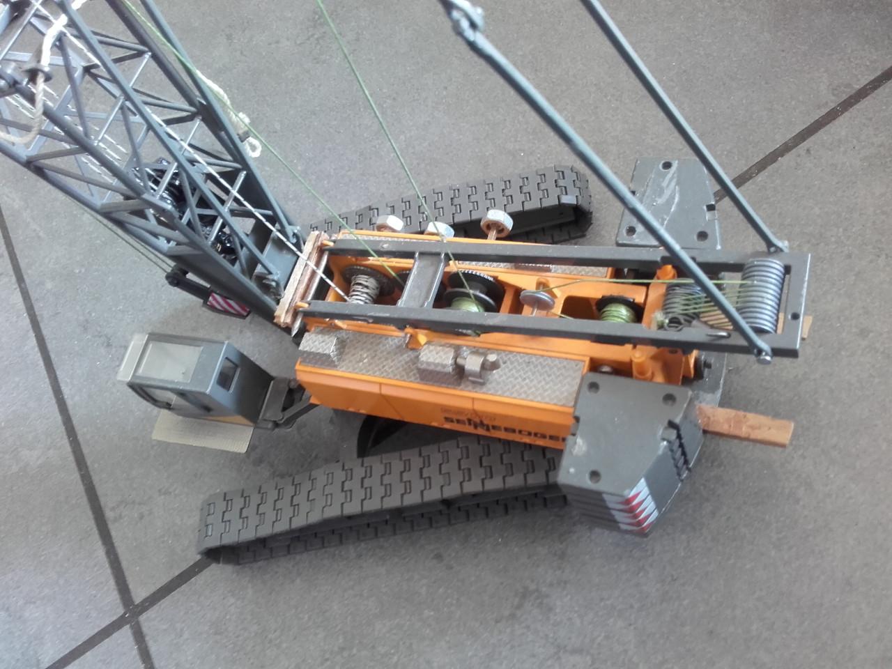 Sennebogen rupskraan conrad. 1:50