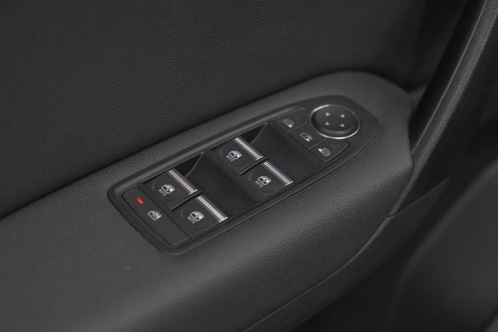 Renault Captur tce 130 edc intens | trekhaak | adaptieve cruise control | c
