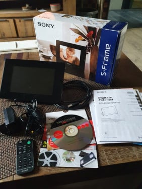 Zgan complete Sony DPF-D72W 7 inch digitale fotolijst in doos....