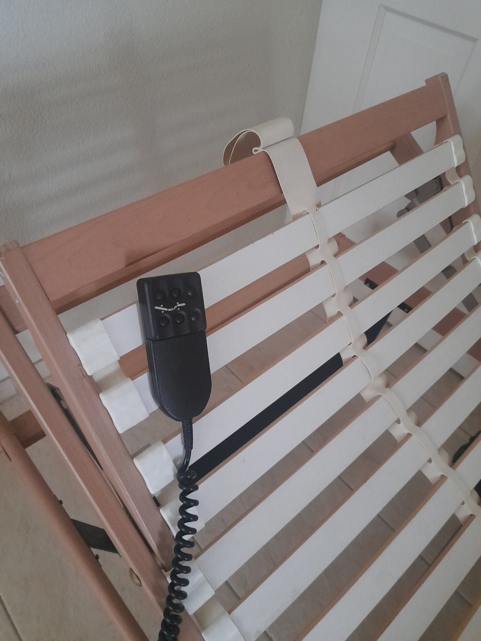 Elektrische verstelbare Lattenbodem op pootjes + matras (70 x 200