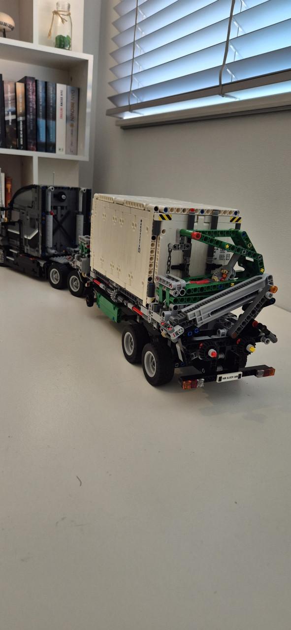 Lego technic mack truck met trailer set 42078