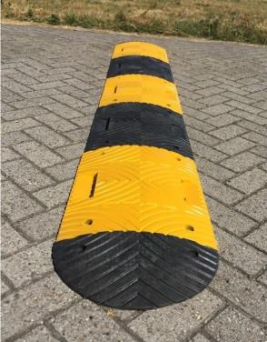 2 Verkeersdrempels van 3meter lengte.