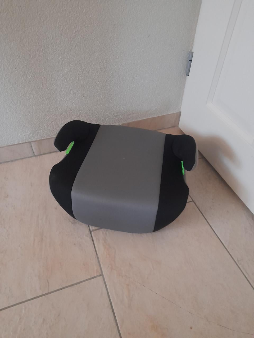 2 x Autostoel verhoger  15/36 kg (in goede staat )