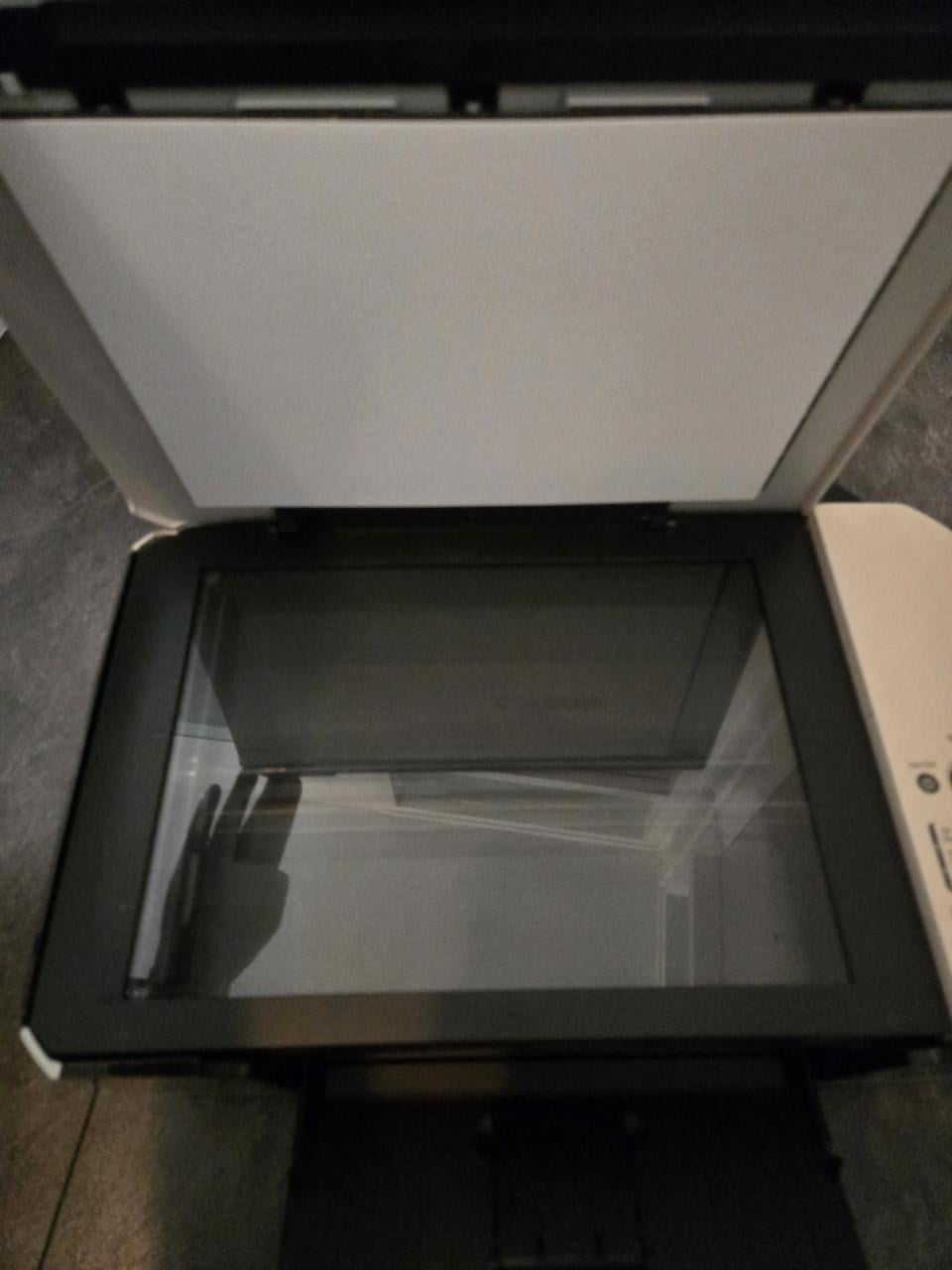 Canon PIXMA MP210 alles-in-één inkjetprinter. Ouder model, maar werkend.