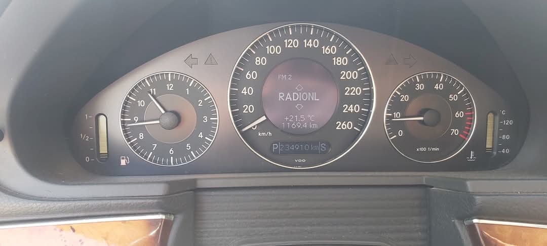 Mercedes E 240 Elegance  V6 Automaat