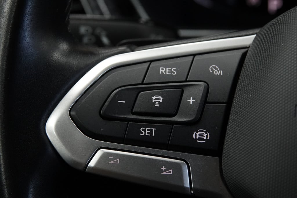 Volkswagen T-cross 1.0 tsi | carplay | acc | stoelverw. | pdc |