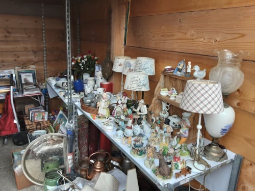 Schuurverkoop heel veel spullen   ook kleding