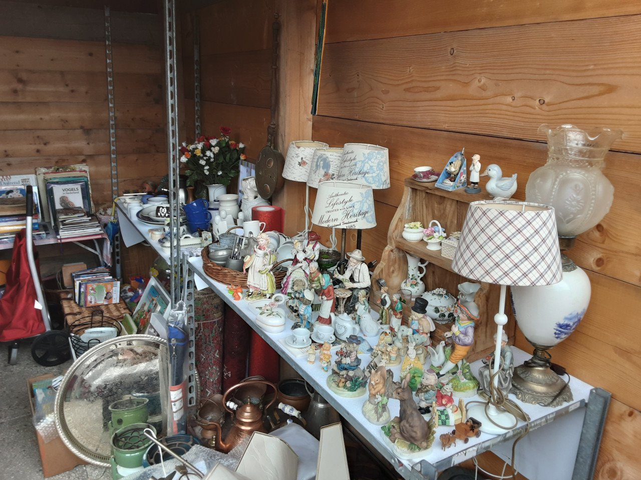 Schuurverkoop heel veel spullen   ook kleding