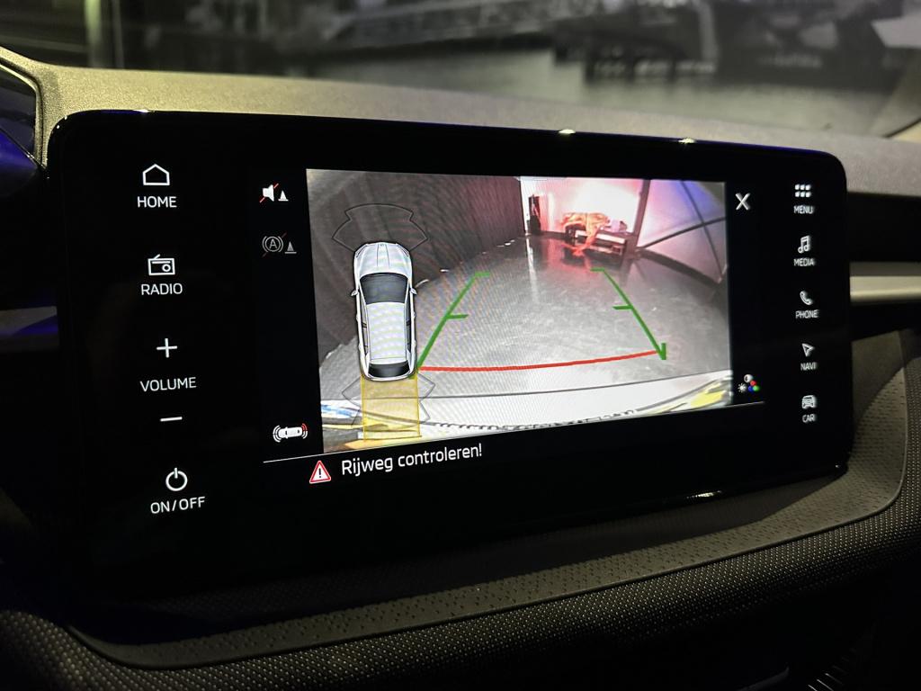 Skoda Fabia 1.0 tsi business edition *camera*pdc*winterpack*app*navi*