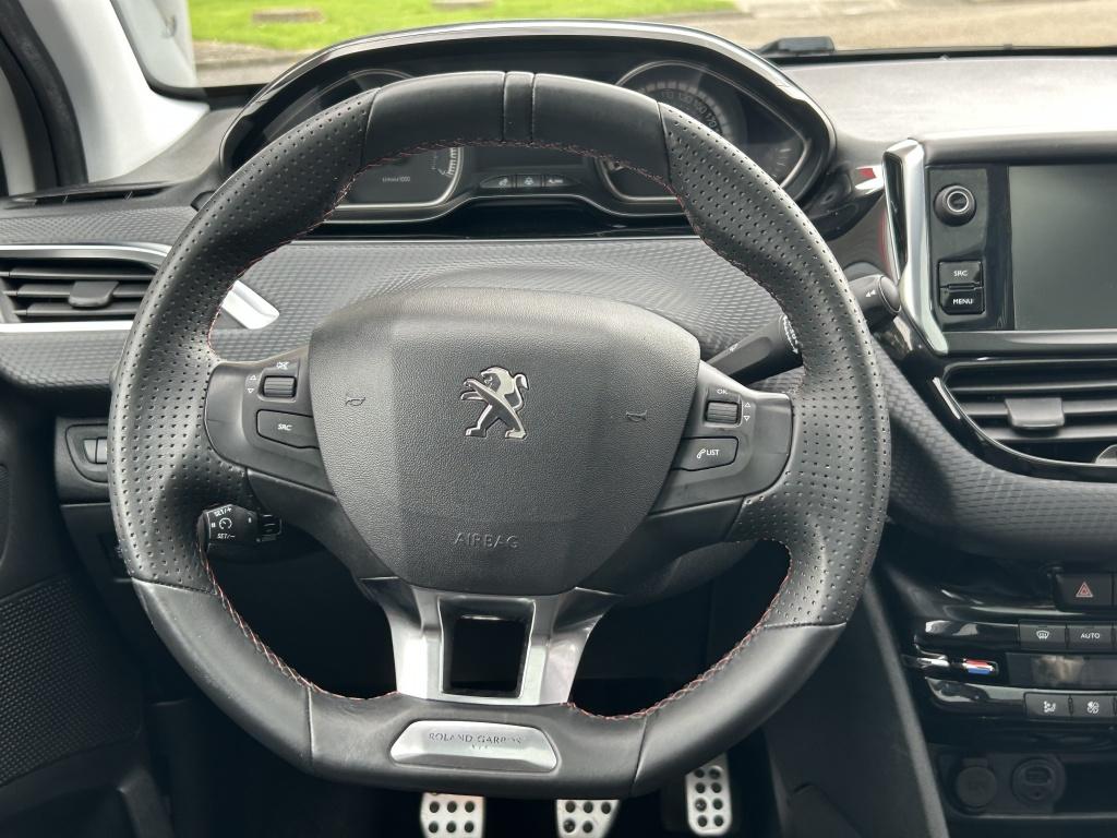 Peugeot 208 1.2 puretech 110pk 5d roland garros apple carplay | navigatie |