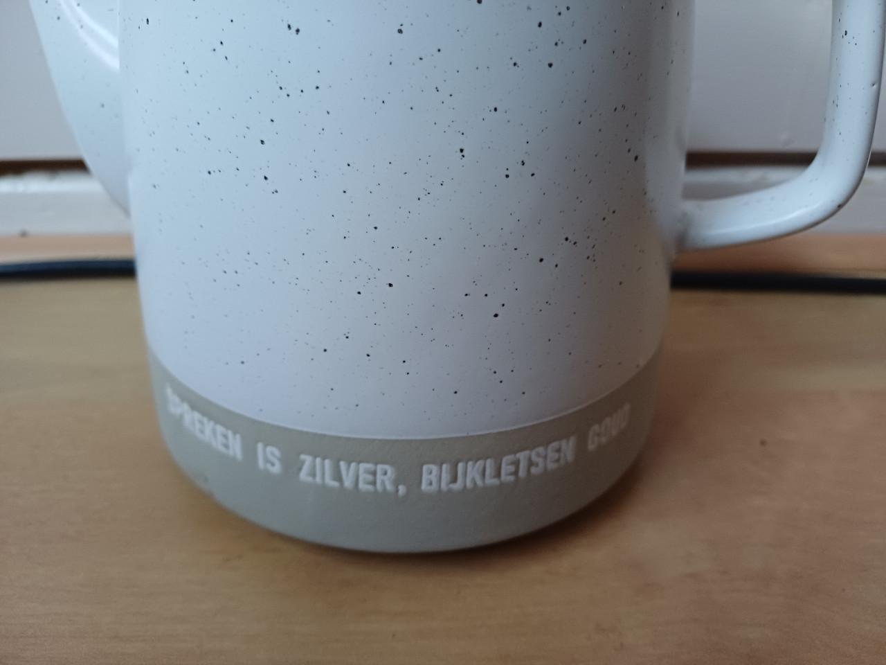 Gusta, 100% leuk: theepot, theedoos, 2 x theemok + siroop