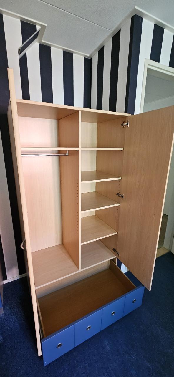 Ruime hang/leg kledingkast - ook geschikt voor kinderkamer