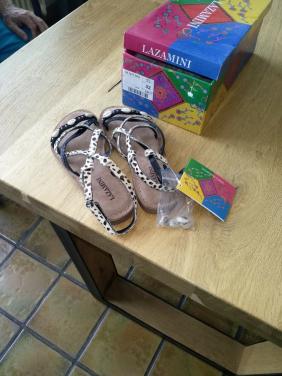 Nieuwe meisjes slippertjes maat 32