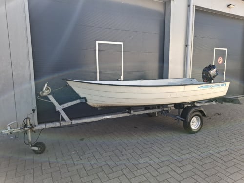 Cremo Crescent 380 met Suzuki 6pk 4takt en Kalf trailer