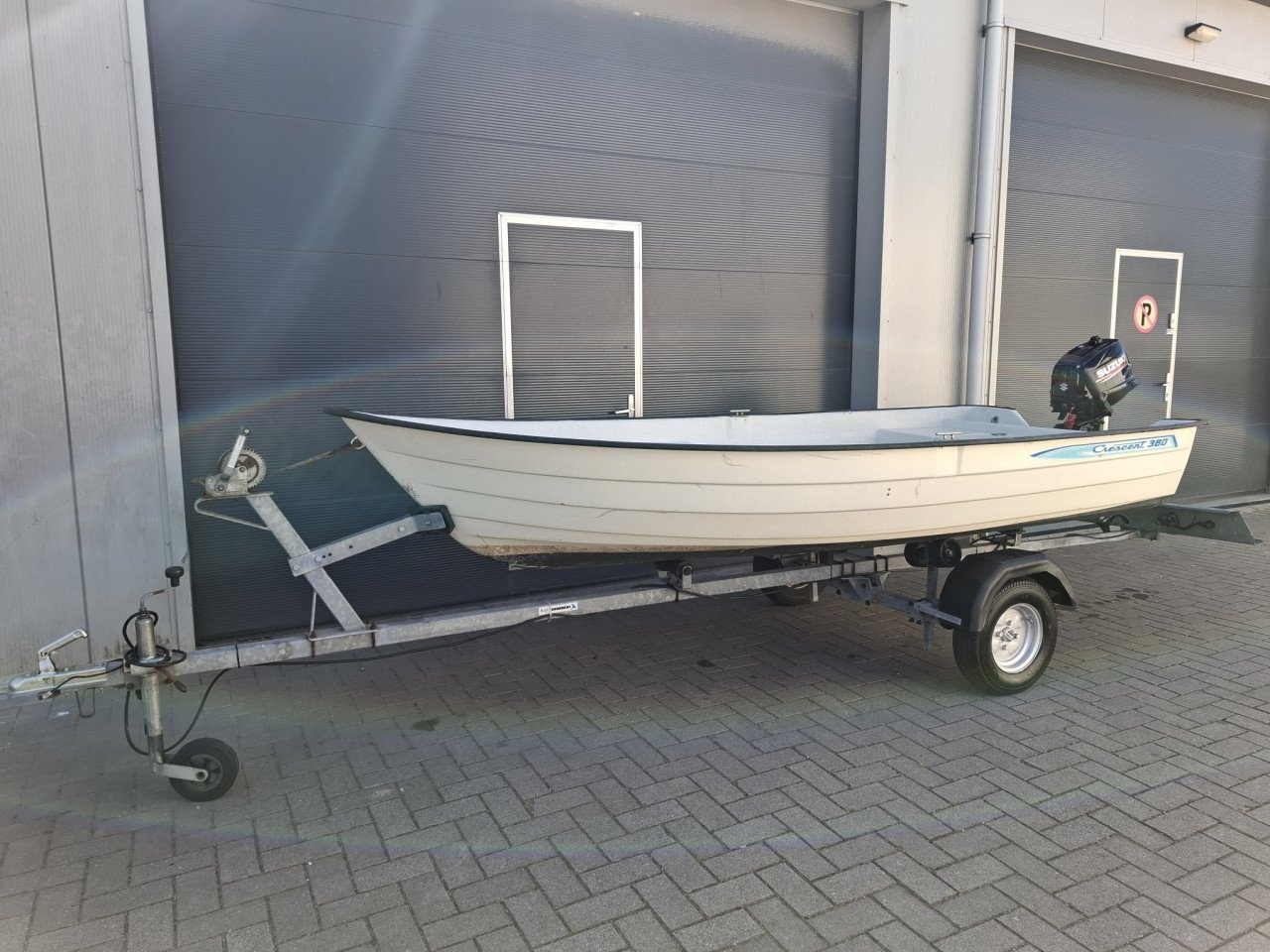 Cremo Crescent 380 met Suzuki 6pk 4takt en Kalf trailer