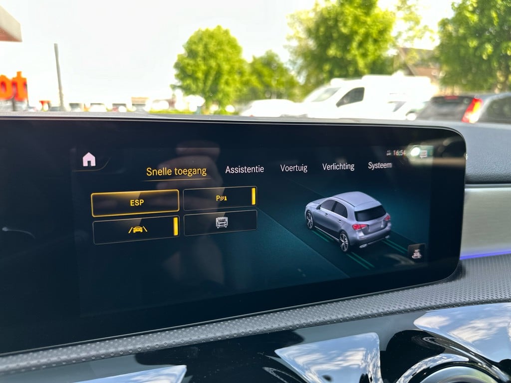 Mercedes-Benz A-Klasse 180 business solution amg // ambiance verlichting //