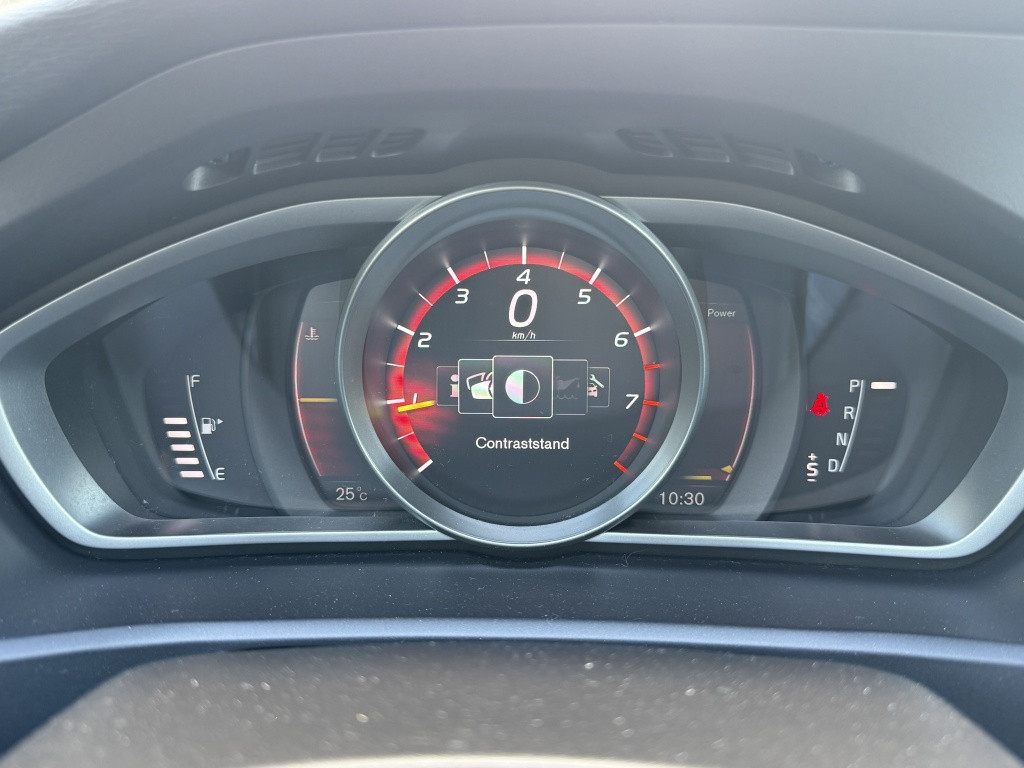 Volvo V40 t3 153pk aut6 polar+ sport| panodak| camera| h&k sound| keyless|