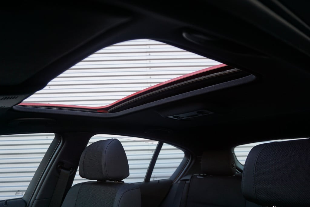 BMW 1 Serie 120i executive automaat - climate / navi / pano / cruise / park