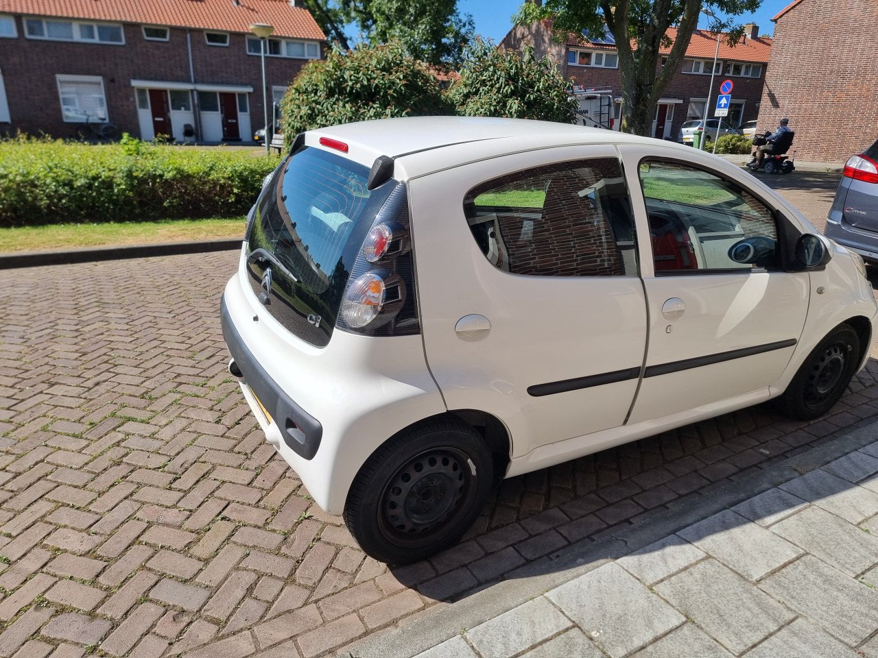 Luxe uitvoering Citroen C1 van 2012 5drs Airco LED Bluetooth Toerenteller