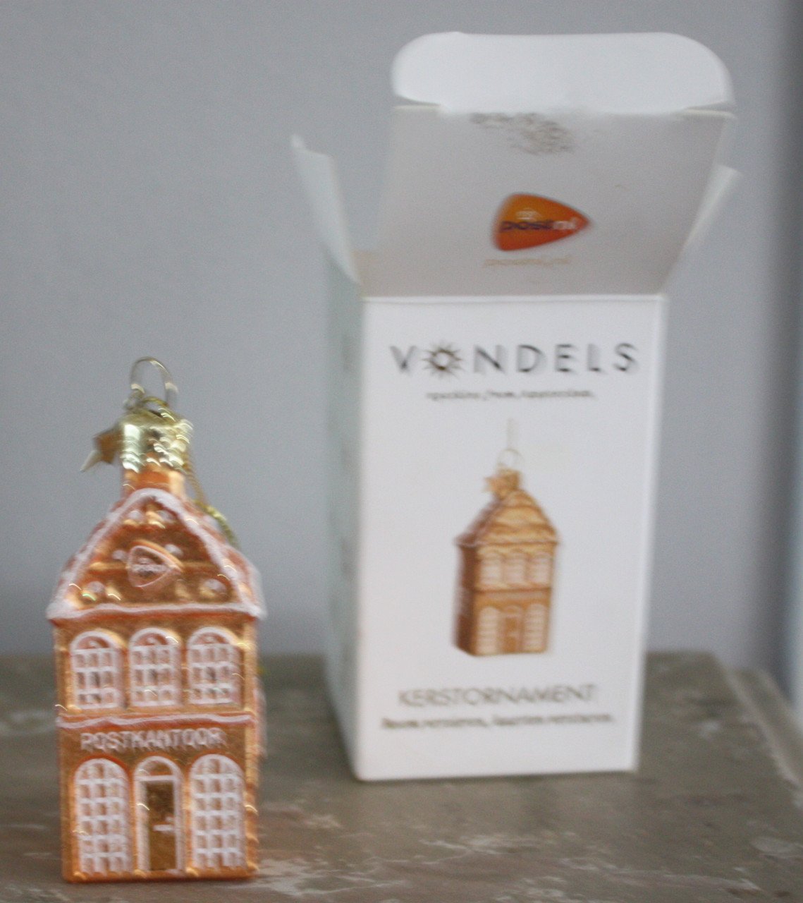 Glazen vondel kerstbal postkantoor